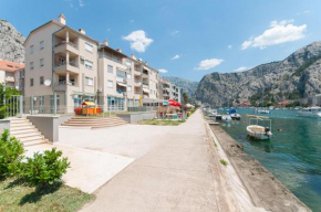 Modern new flat next to river Cetina